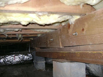 sagging crawl space with wooden shimming