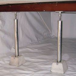 crawl space jack posts installed in an encapsulated crawl space in Murrysville